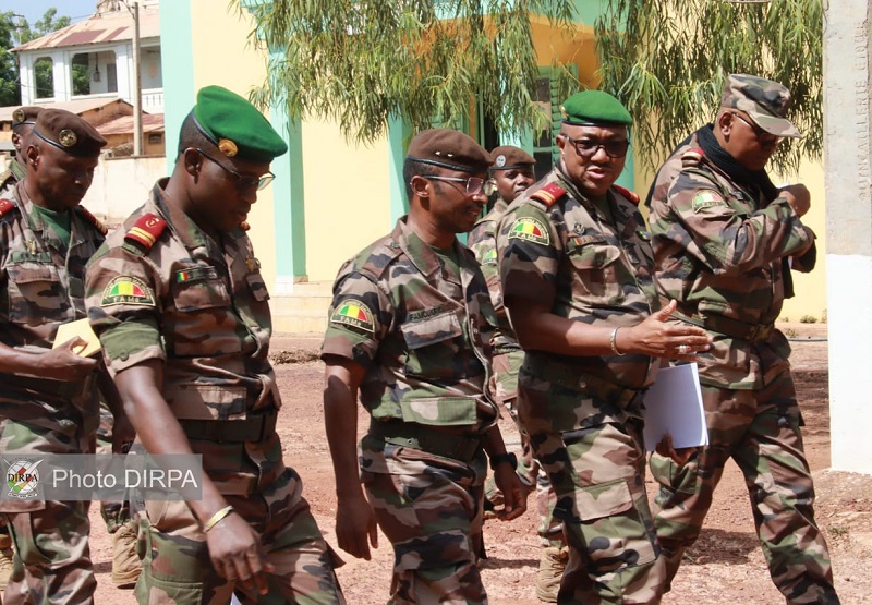 GNM : Le Chef d'État-major de la Garde Nationale du Mali au chevet des blessés de Boulkessi